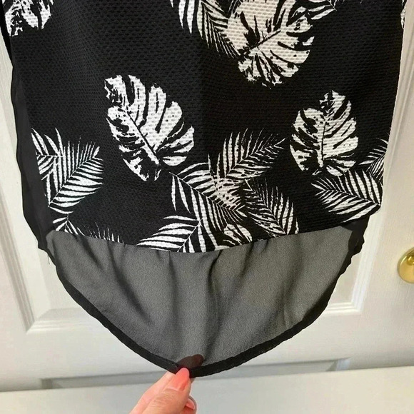 Ricki’s Top Loose Fit Beach Palm Print Short Sleeves Black White  Size XS - Picture 11 of 16